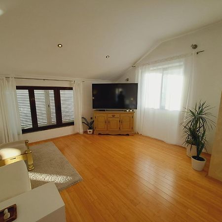 Apartments Ana Zaboric, 50 M Od Sljuncane Plaze Bagian luar foto