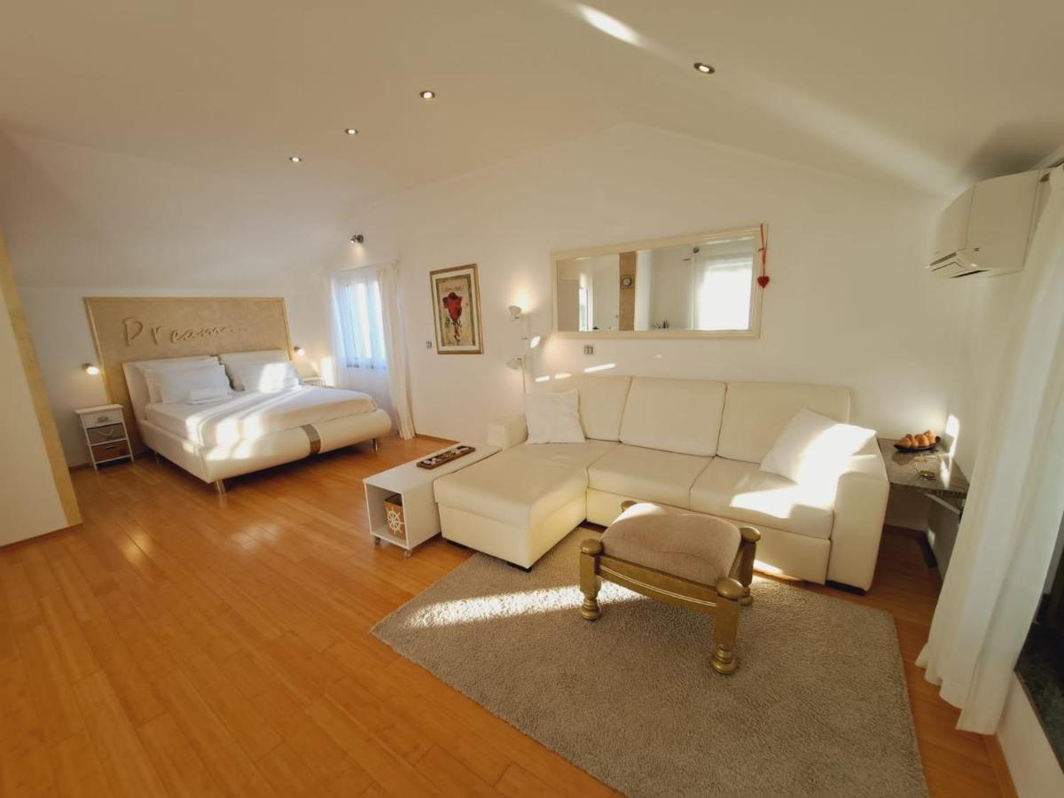 Apartments Ana Zaboric, 50 M Od Sljuncane Plaze Bagian luar foto