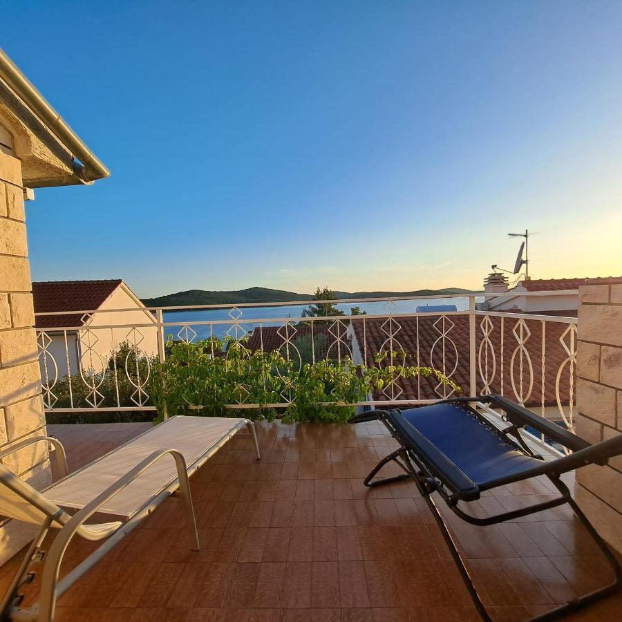 Apartments Ana Zaboric, 50 M Od Sljuncane Plaze Bagian luar foto
