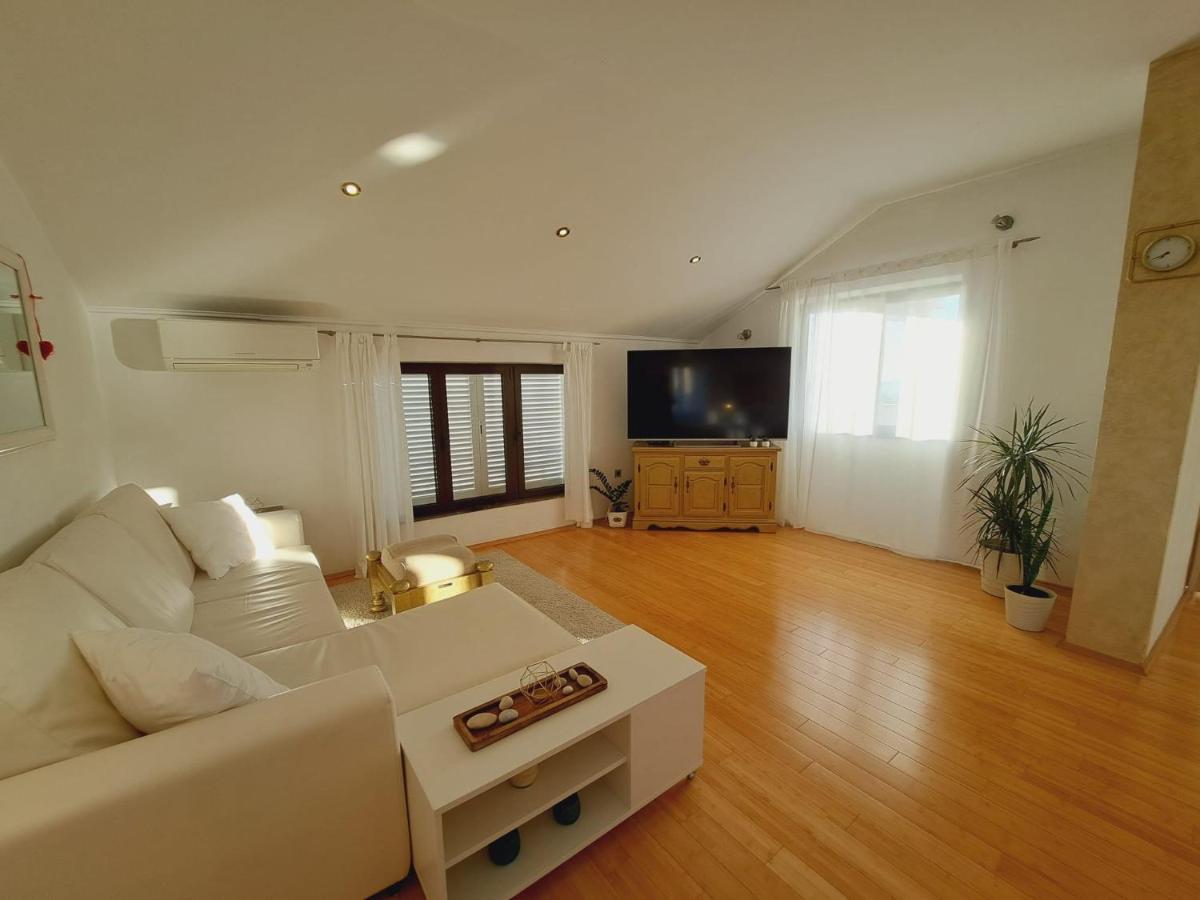 Apartments Ana Zaboric, 50 M Od Sljuncane Plaze Bagian luar foto