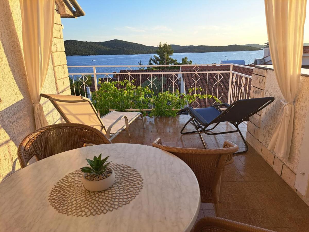Apartments Ana Zaboric, 50 M Od Sljuncane Plaze Bagian luar foto
